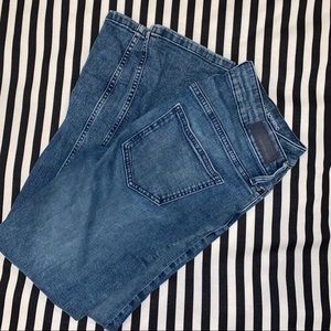 LIKE NEW Calvin Klein Jeans Slim Boyfriend Size 4